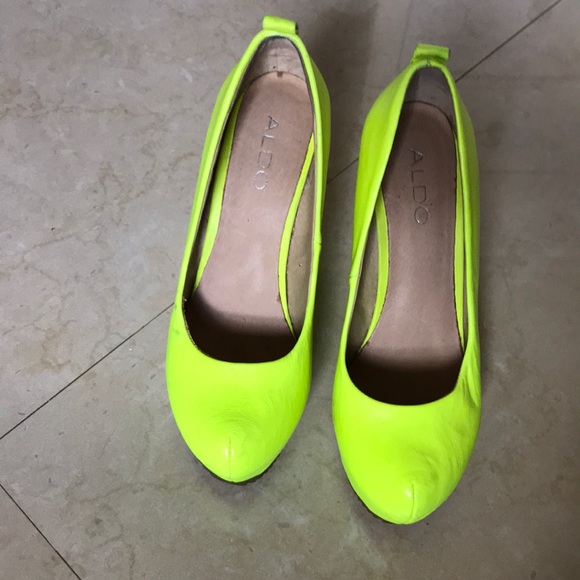 neon green wedges
